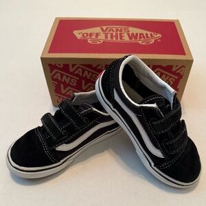 Vans Toddler Old Skool V Black & White Sneakers 10T